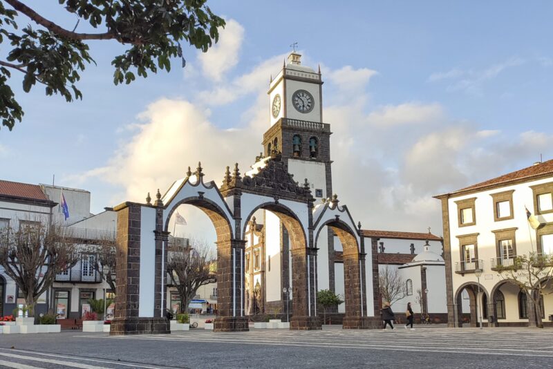 Explore Ponta Delgada on foot